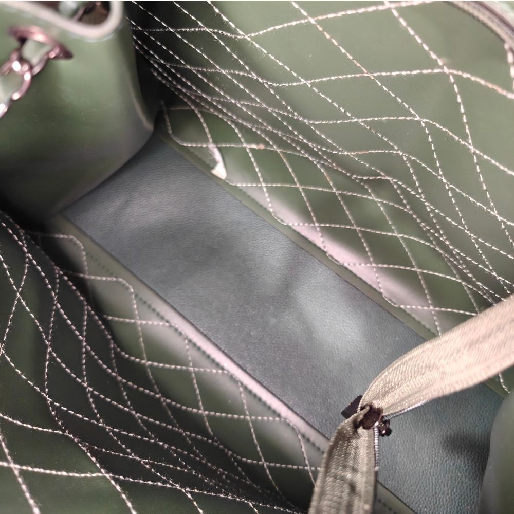 🐢 Green Quilted Vegan Leather Tote. Convertible Strap. - Picture 11 of 15